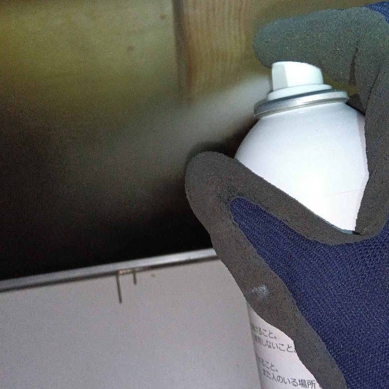 忌避剤をスプレー