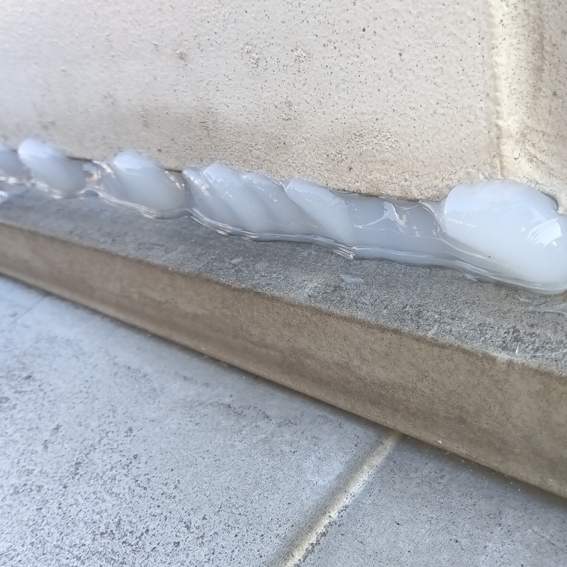 外壁の下のすき間を封鎖