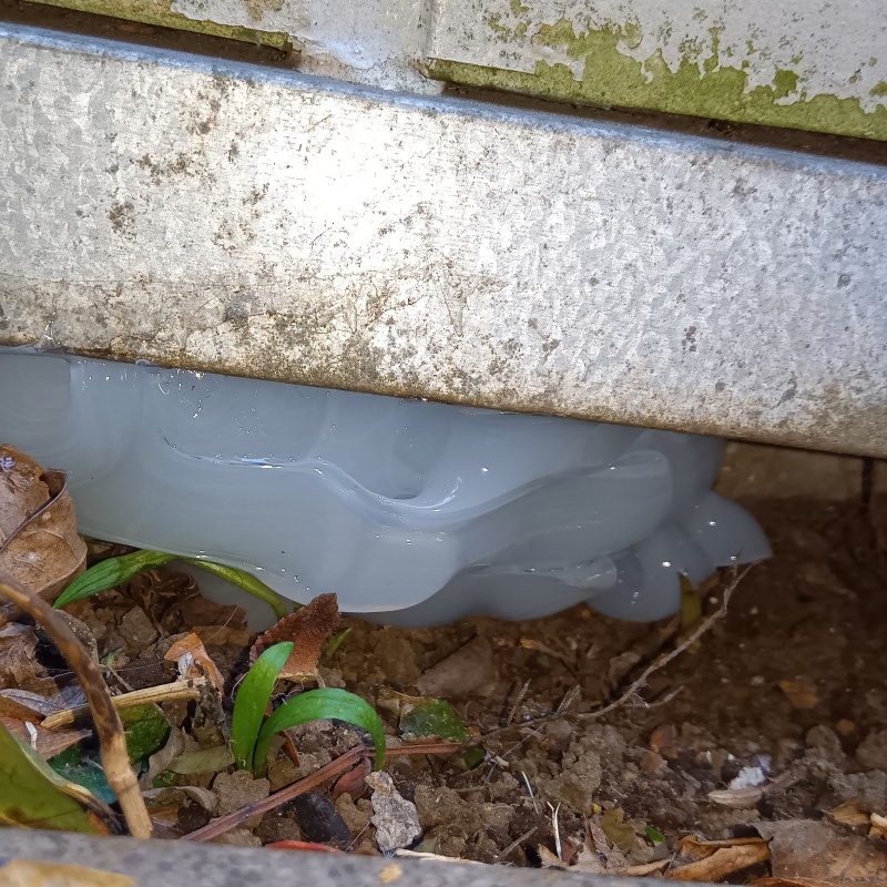 床下と地面の間のすき間を封鎖