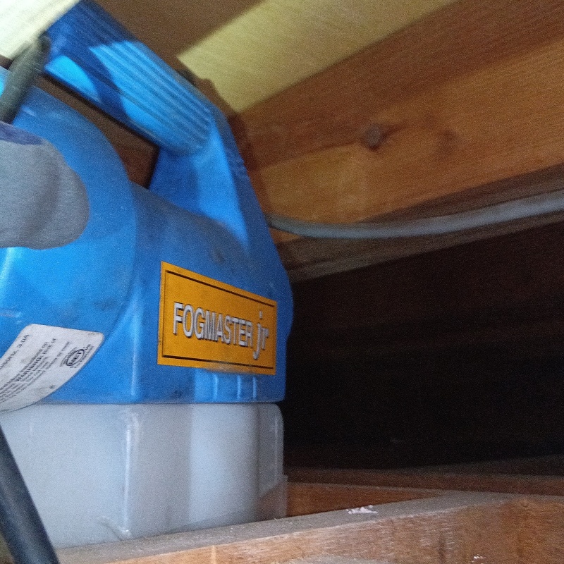 噴霧器で除菌剤を散布