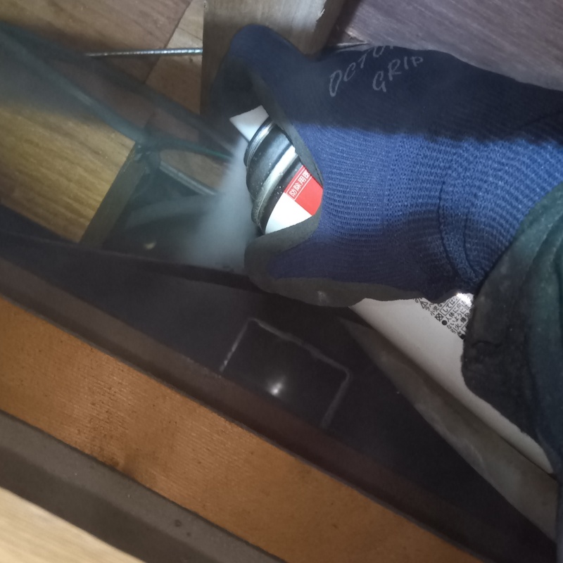 殺虫剤をスプレー