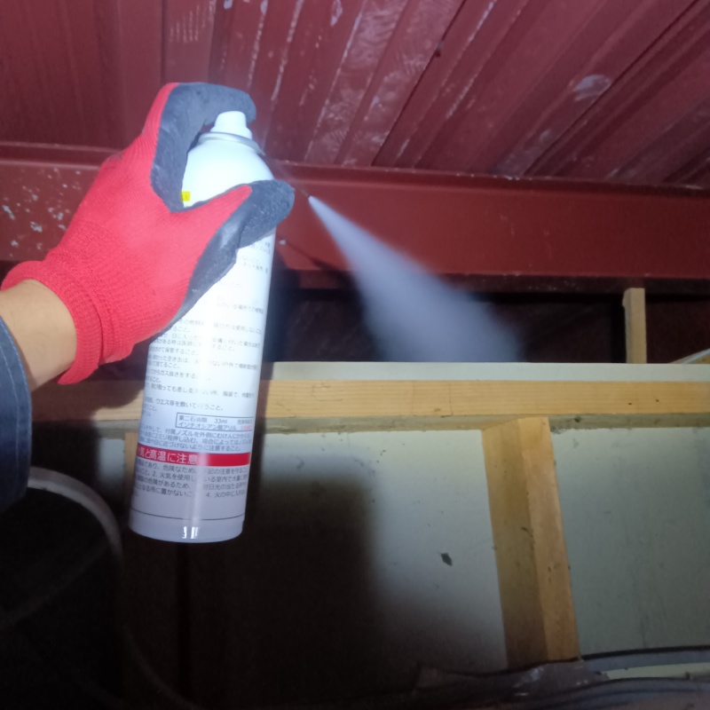 忌避剤をスプレー