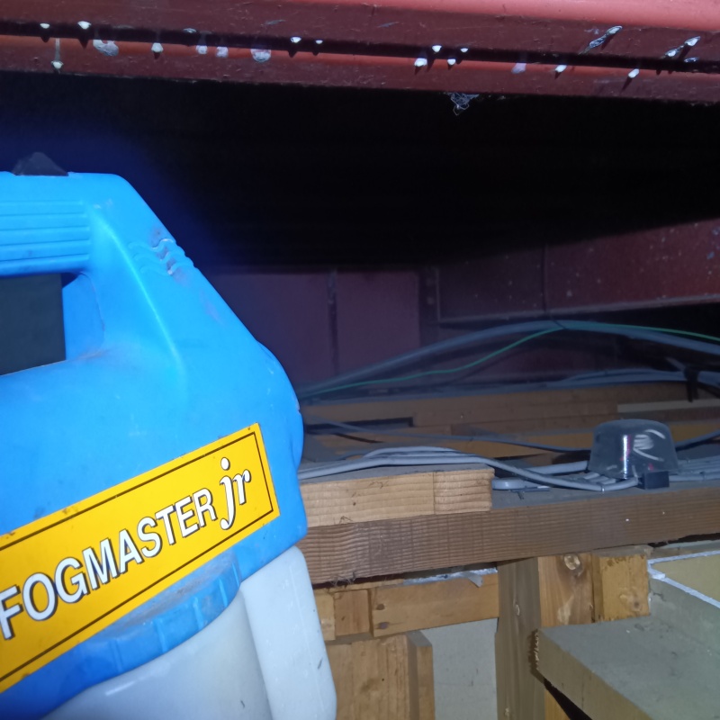 噴霧器で除菌剤を散布