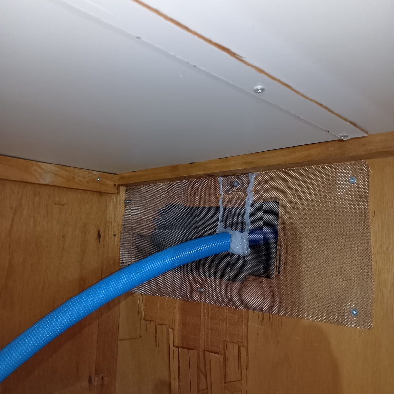 配管の貫通部分を封鎖