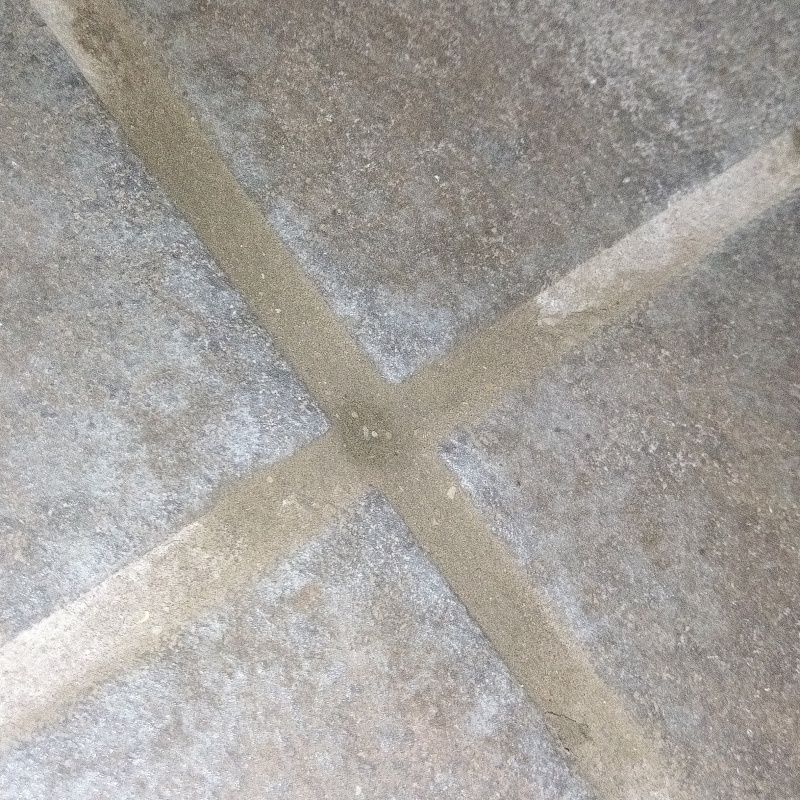 開けた穴をきれいに補修