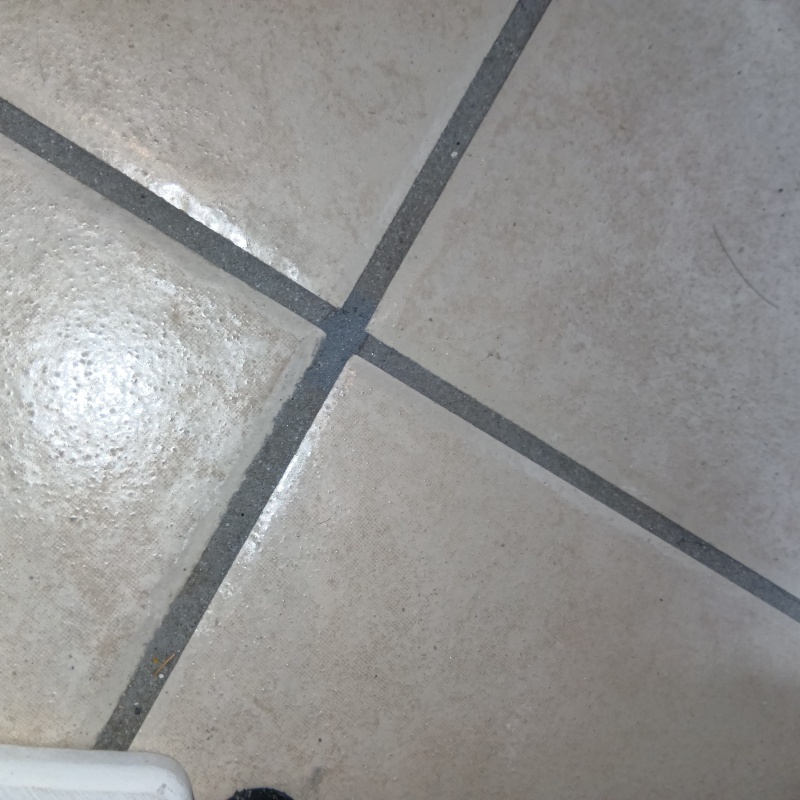 開けた穴をきれいに補修