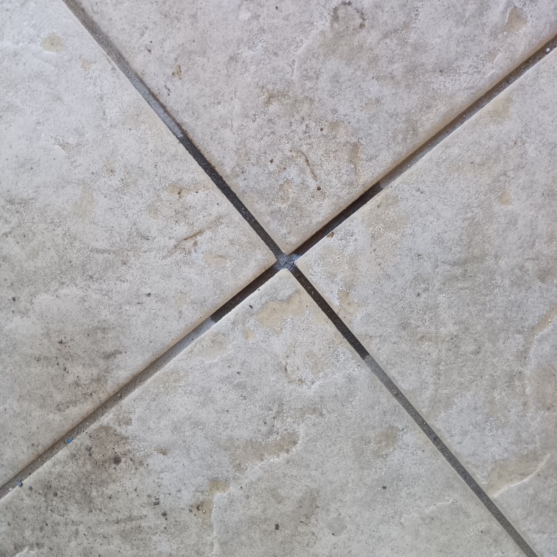 開けた穴を修復した様子