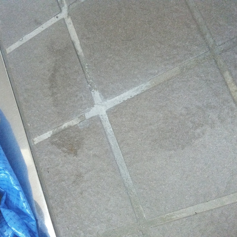 開けた穴を修復した様子