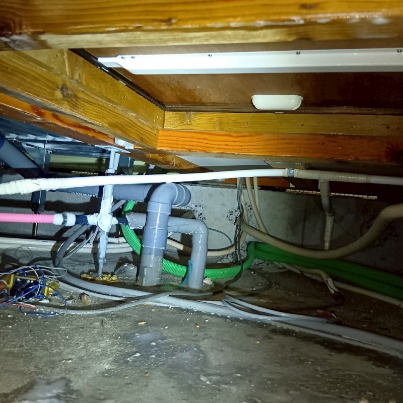 地面・基礎に防蟻剤を散布