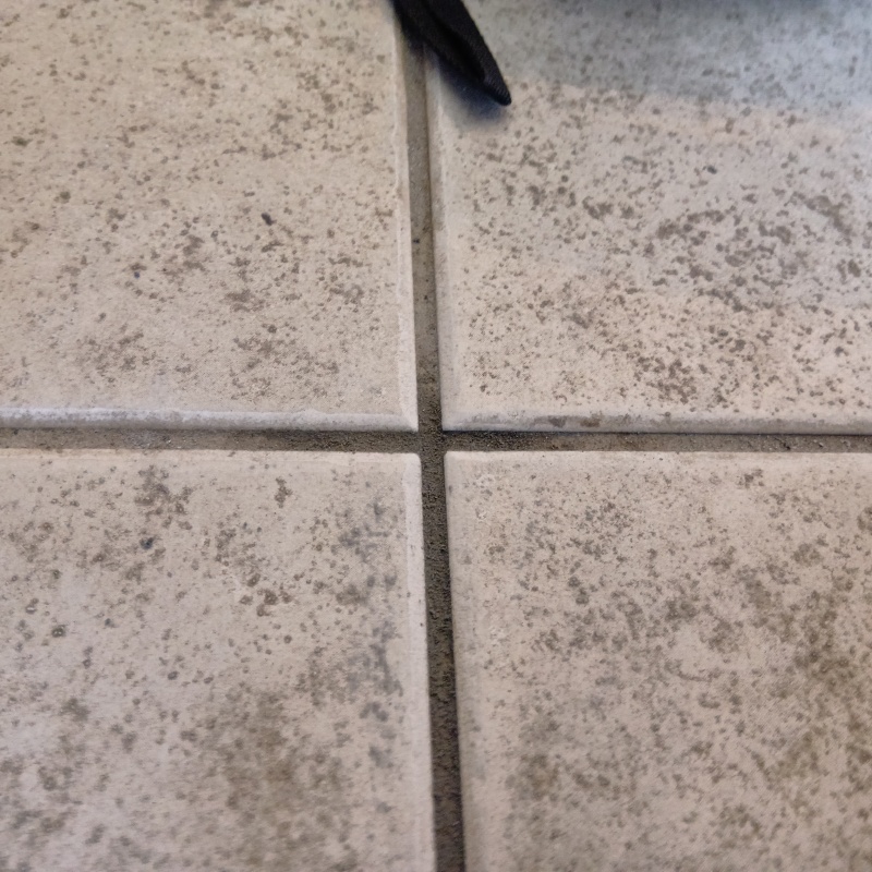 開けた穴を自然な形で補修