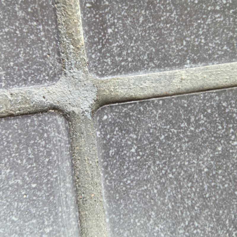 開けた穴を自然な形で補修