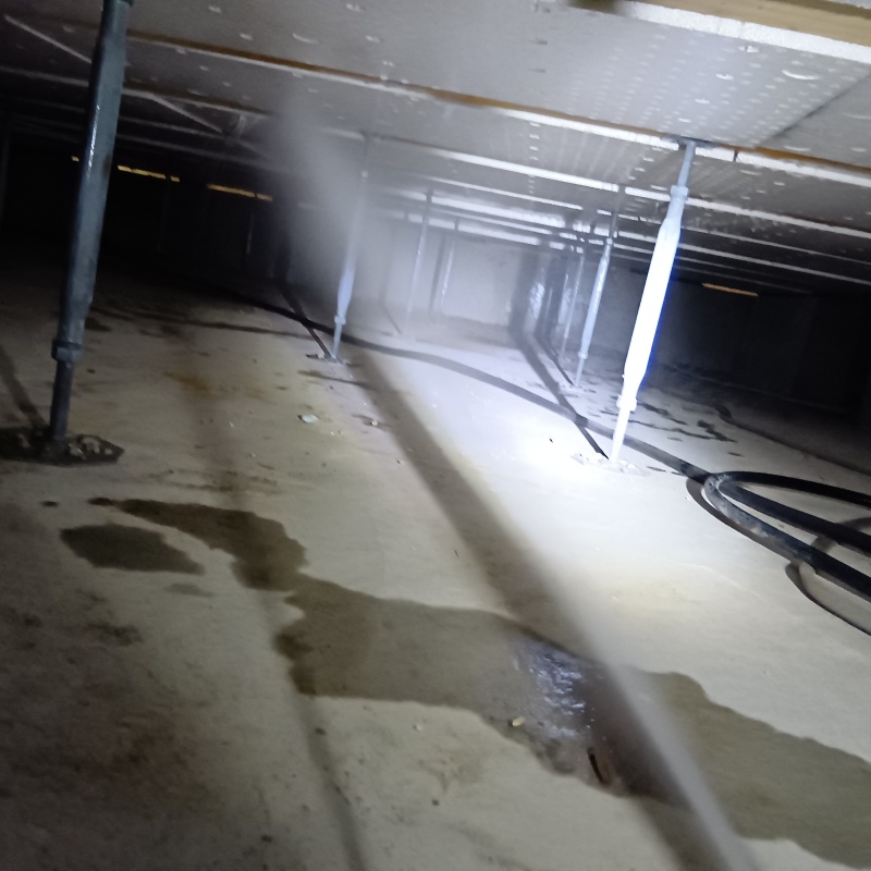 床下断熱材に防蟻剤を散布