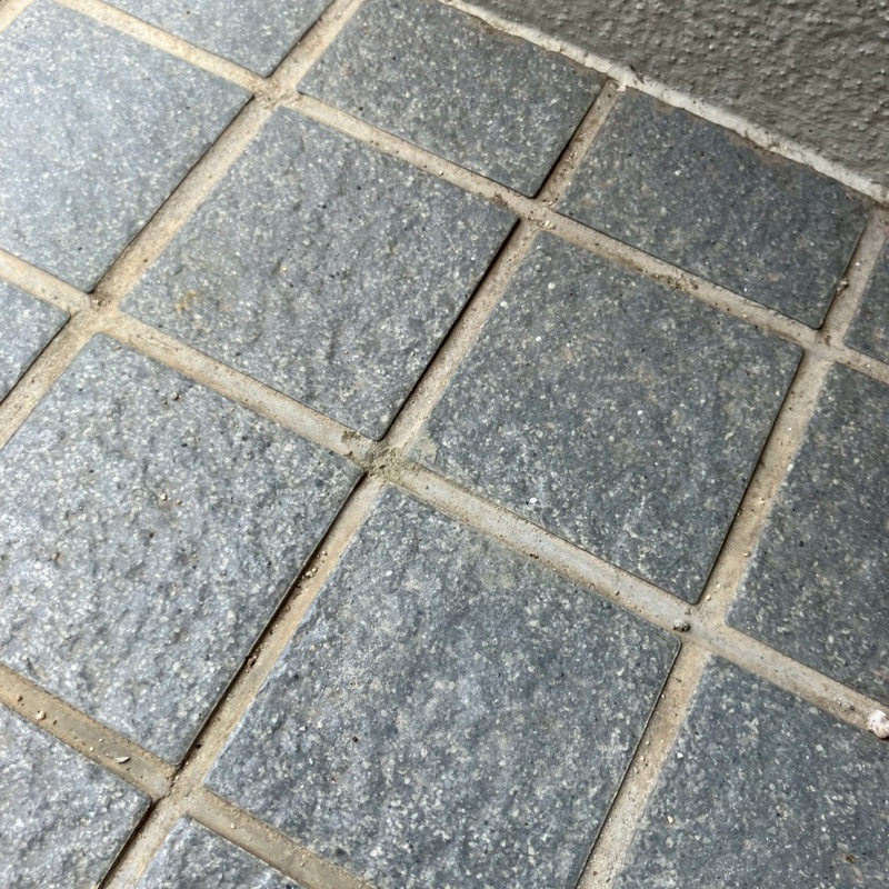 開けた穴をきれいに補修