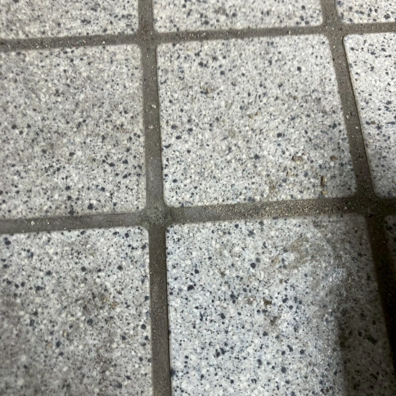 開けた穴をきれいに補修