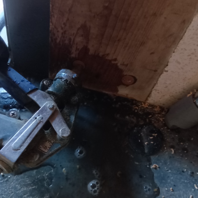 柱に防蟻剤を注入