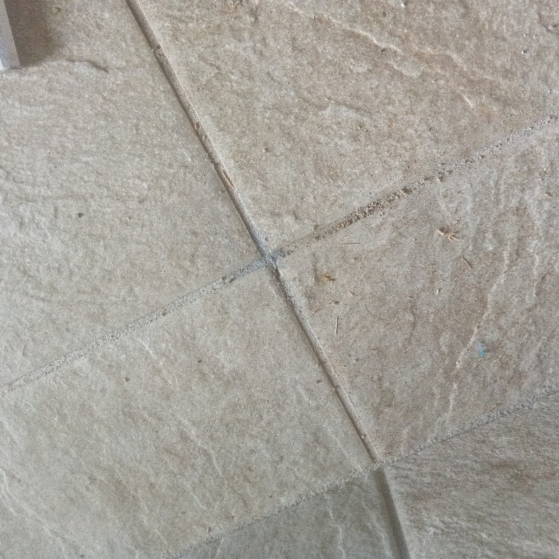 開けた穴を修復した様子