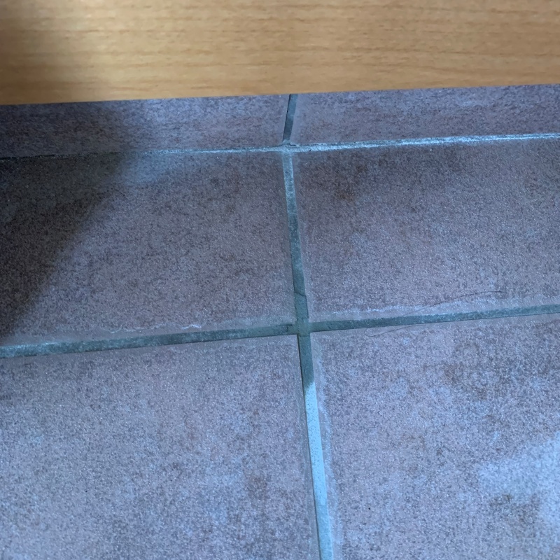 開けた穴を修復した様子