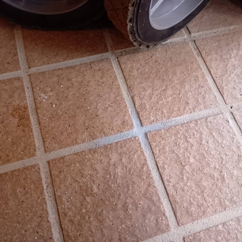 開けた穴を修復した様子