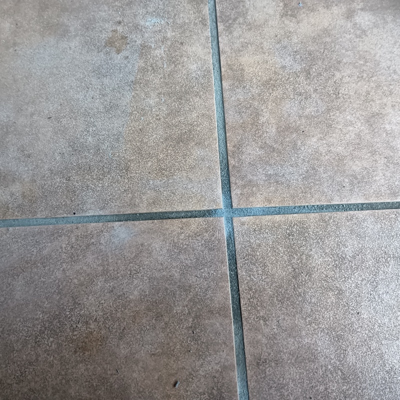 開けた穴を修復した様子