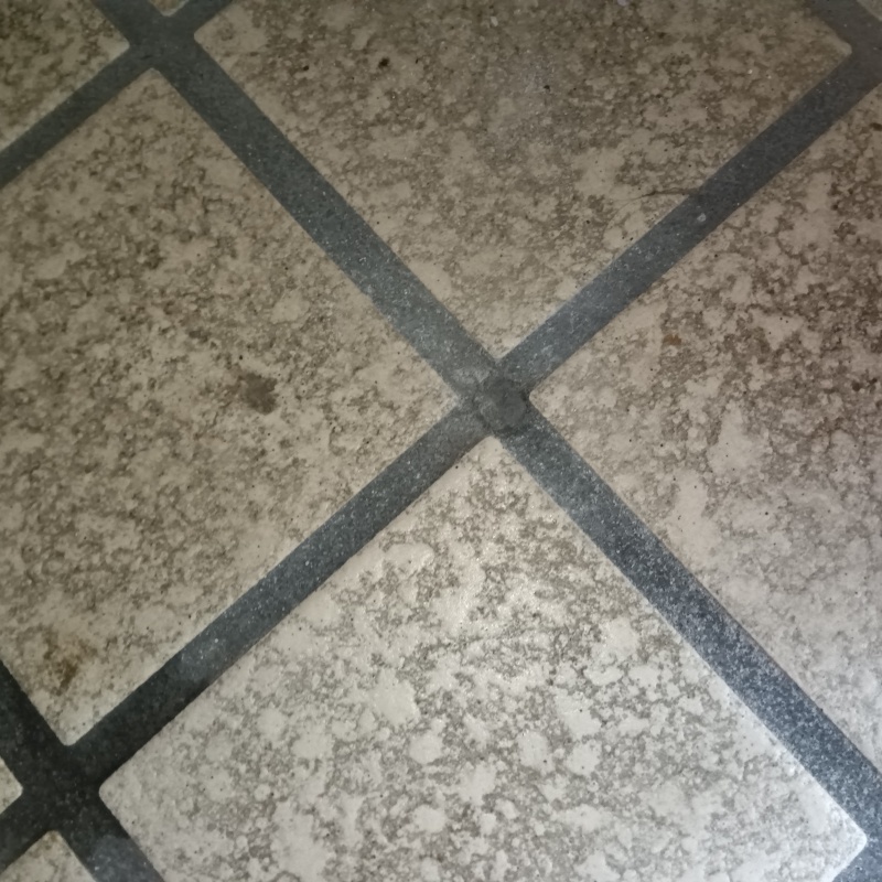 開けた穴を修復した様子