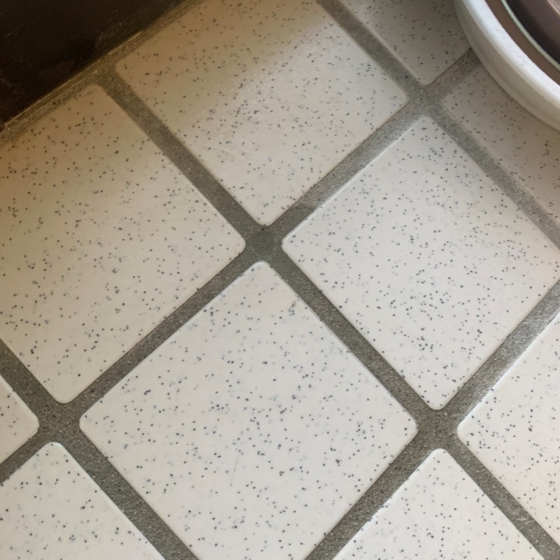 開けた穴を修復した様子