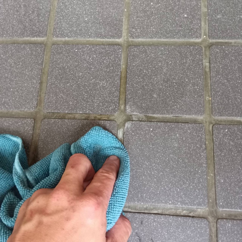 開けた穴を修復した様子