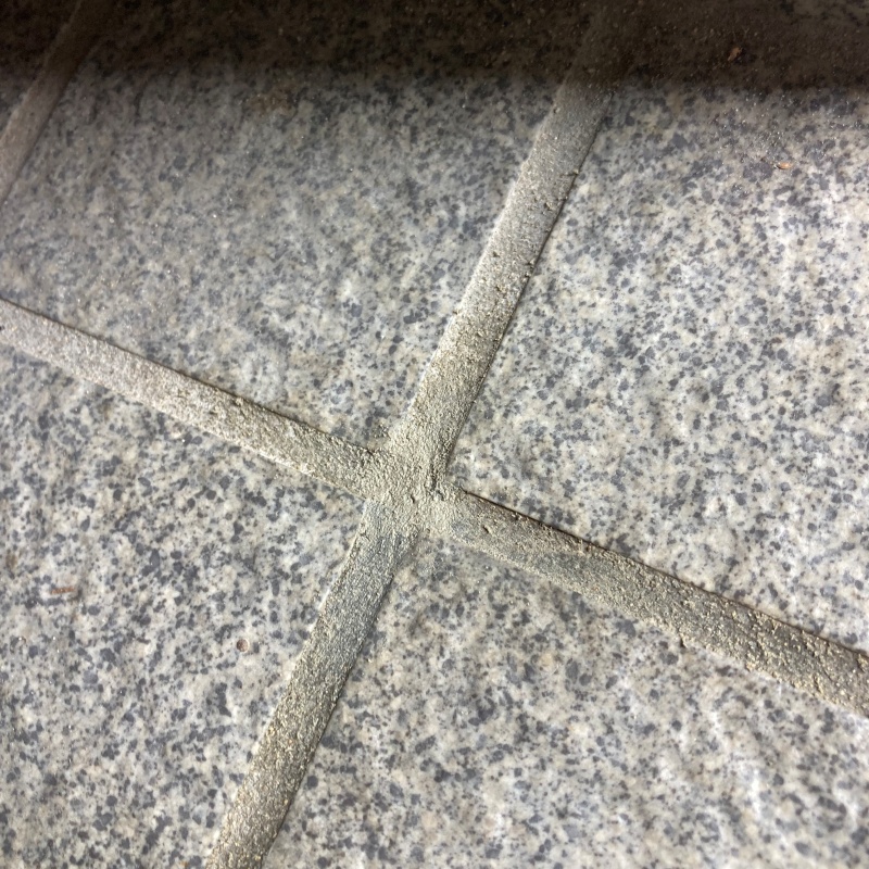 開けた穴を修復した様子