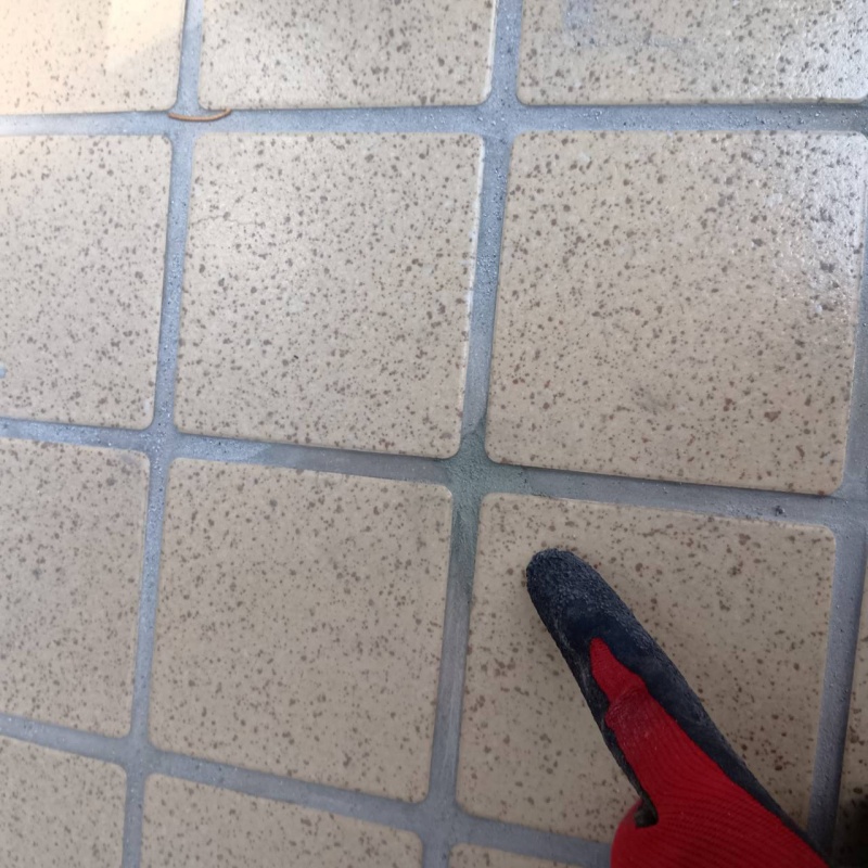 開けた穴を修復した様子