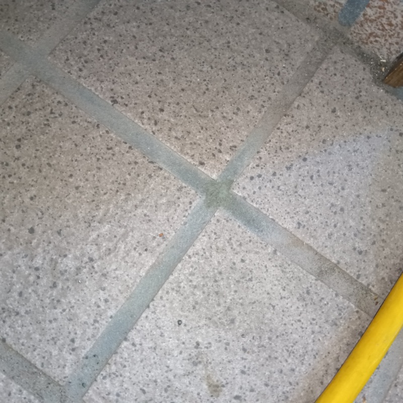 開けた穴を修復した様子