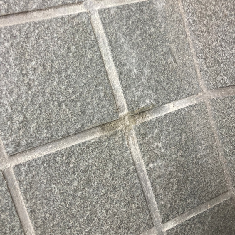 開けた穴を修復した様子