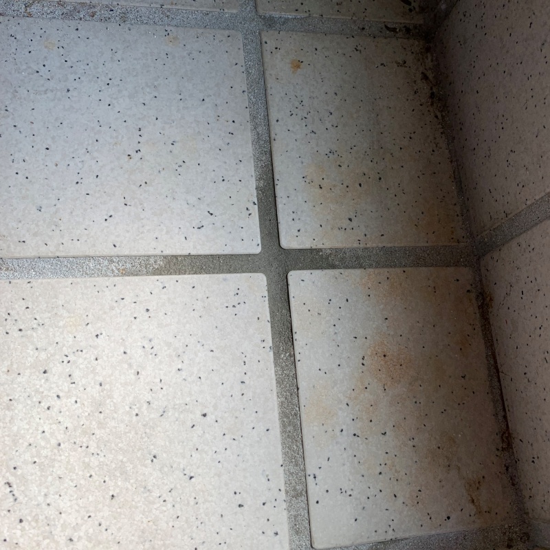 開けた穴をきれいに補修