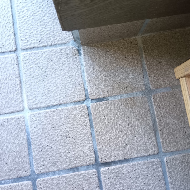 開けた穴を補修