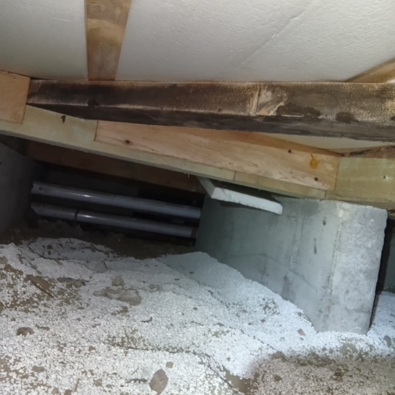 床下に調湿剤を敷いた様子