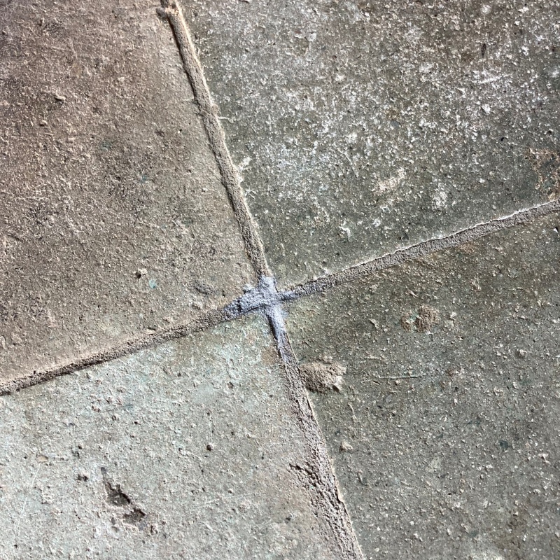 開けた穴を補修