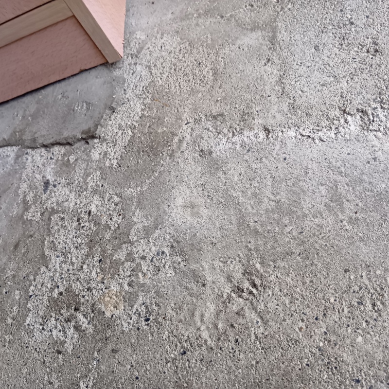 開けた穴を補修