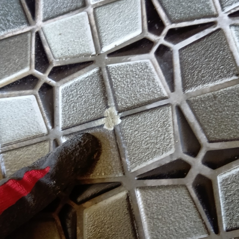 穿孔処理の穴をふさいだ様子