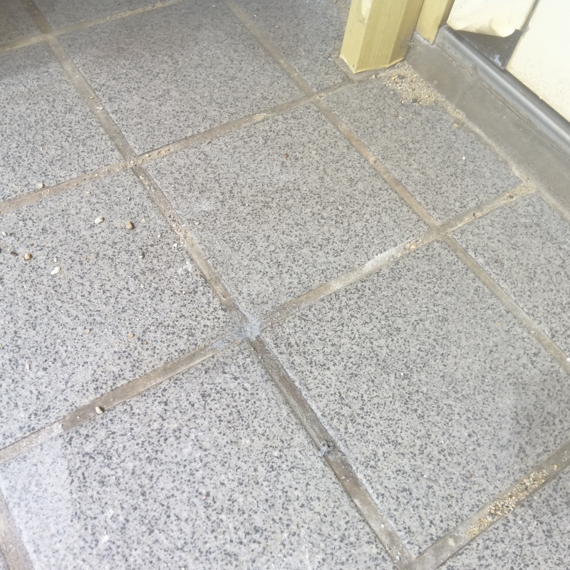 開けた穴を修復した様子