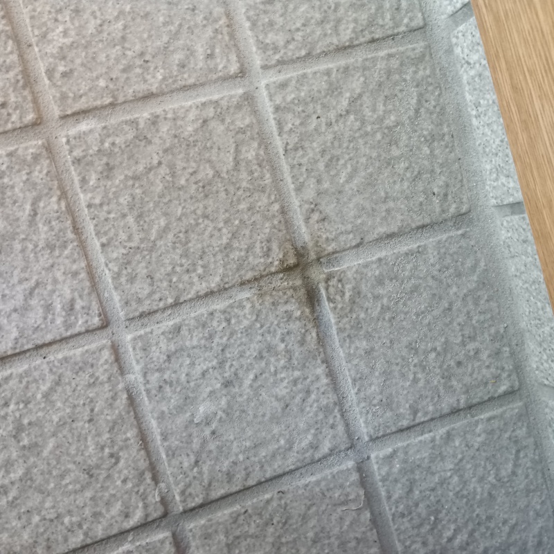 開けた穴を修復した様子