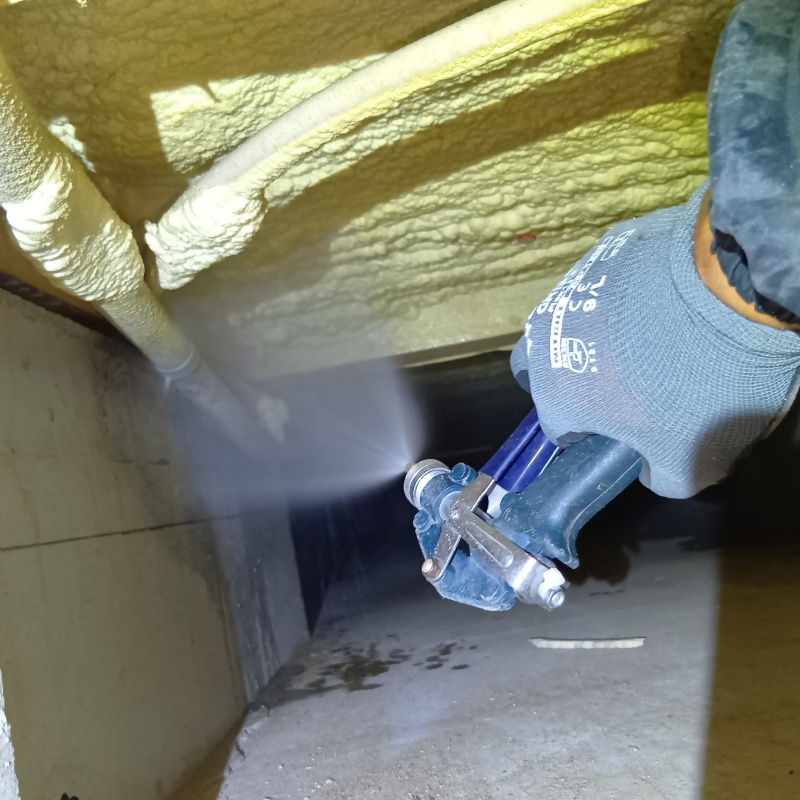 床下の断熱材に防蟻剤を散布