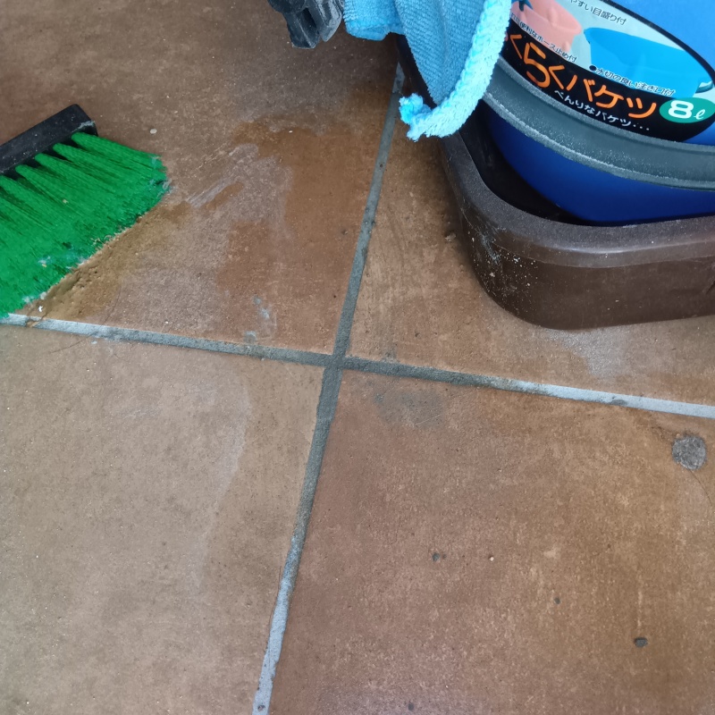 開けた穴を修復した様子