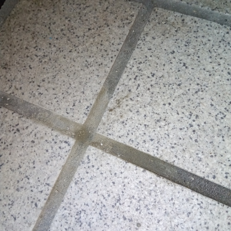 開けた穴を修復した様子