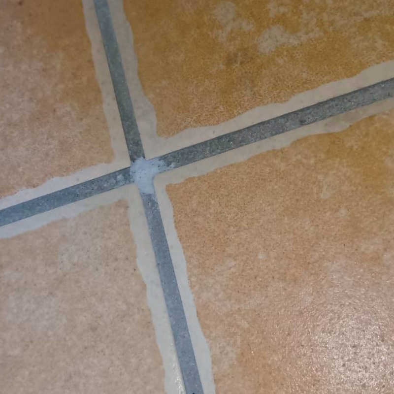 開けた穴を修復した様子