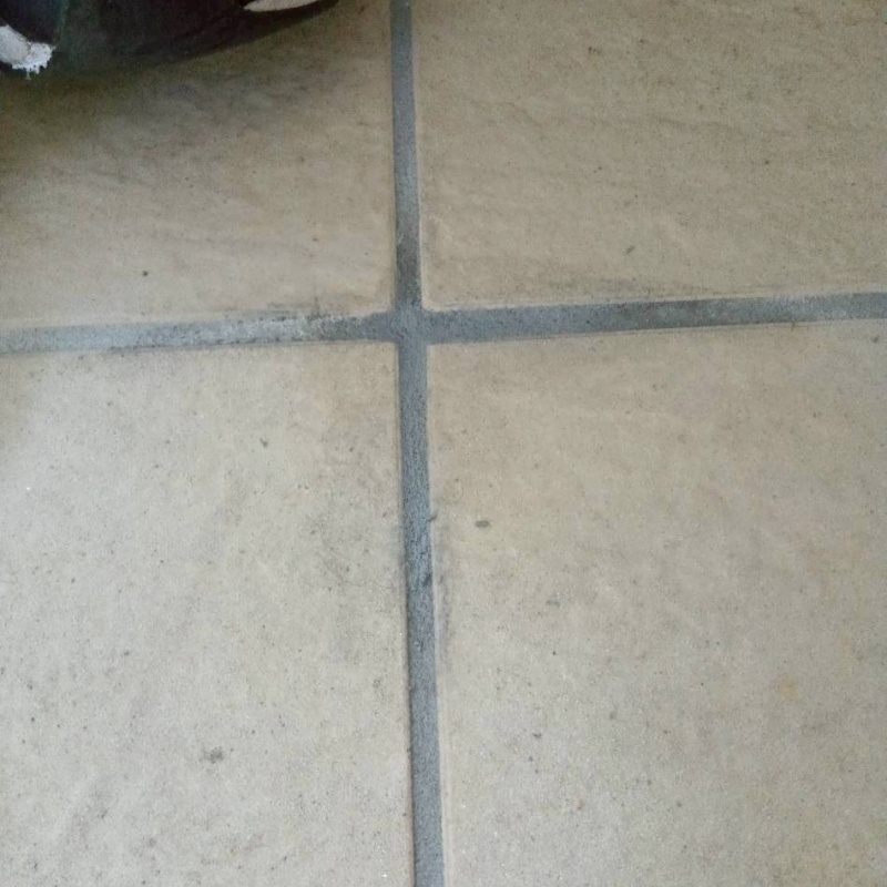 開けた穴を修復した様子