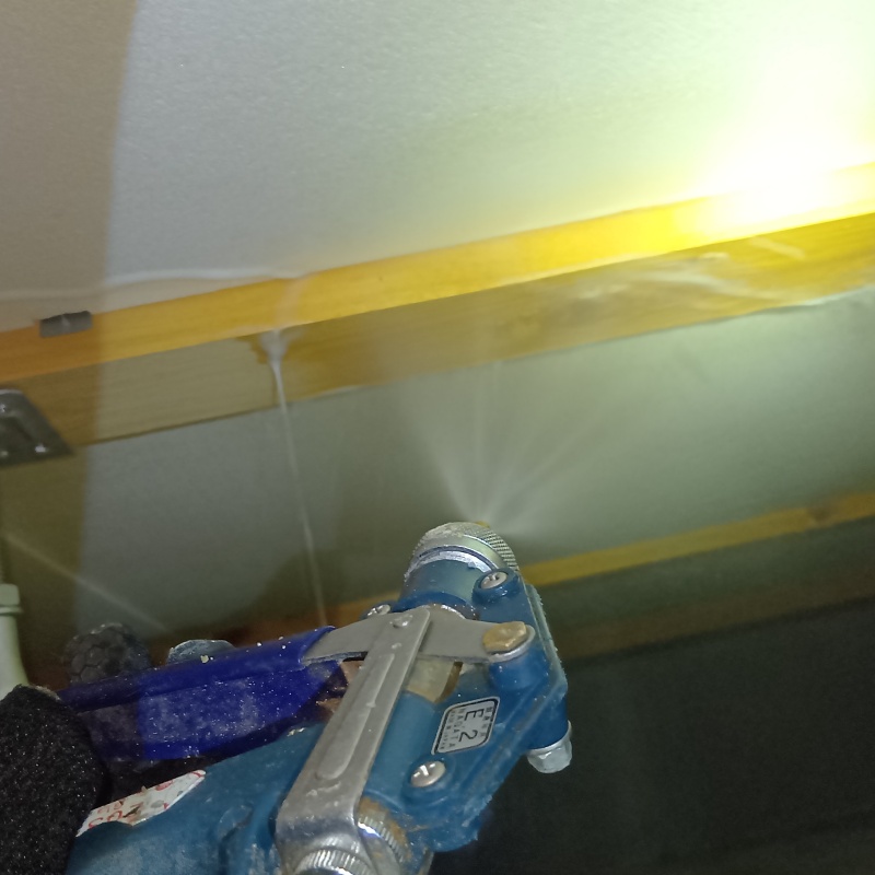 床下断熱材に防蟻剤を散布