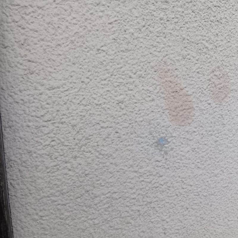 開けた穴を自然な形で補修