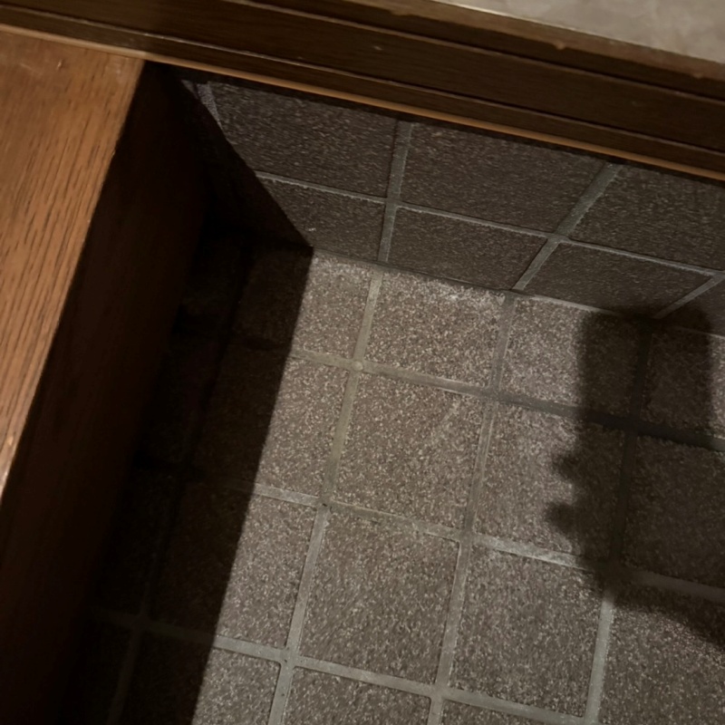 開けた穴を補修