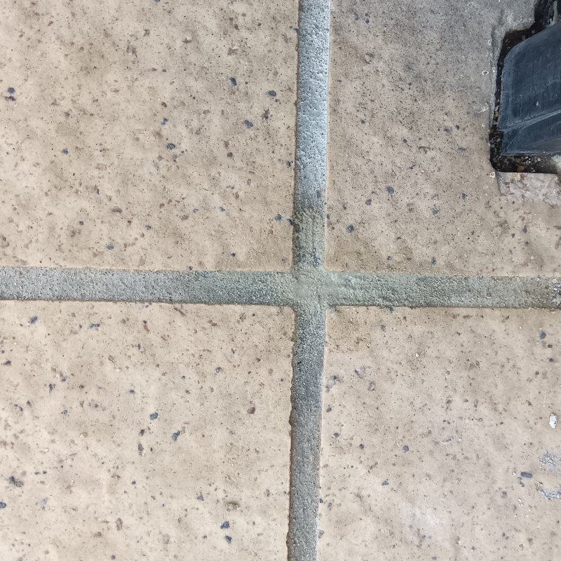 開けた穴を補修