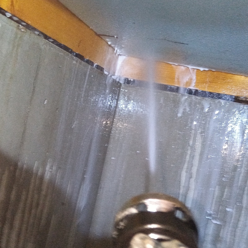 基礎に防蟻剤を散布