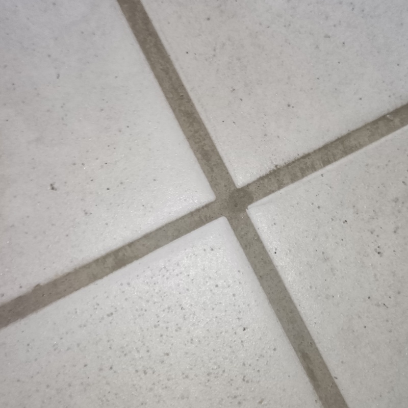 開けた穴を自然な形で補修