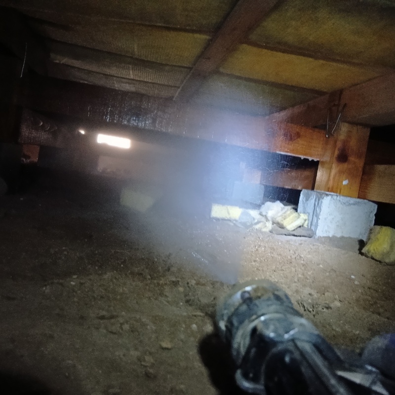 床下断熱材にシロアリ駆除剤を散布